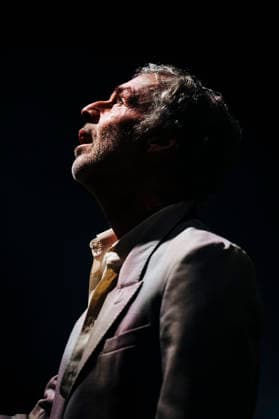 Konzert von Baxter Dury in Berlin Konzert von Baxter Dury am 01.12.2025 im ausverkauften Huxleys Neue Welt in Berlin., Berlin Berlin Deutschland Neukölln