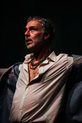 Konzert von Baxter Dury in Berlin Konzert von Baxter Dury am 01.12.2025 im ausverkauften Huxleys Neue Welt in Berlin., Berlin Berlin Deutschland Neukölln