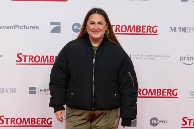 Sandra Safiulov selfisandra Cinema premiere of Stromberg Wieder Alles Wie Immer at the Zoo Palast in Berlin on 01 12 2025 Premiere Stromberg Wieder Alles Wie Immer