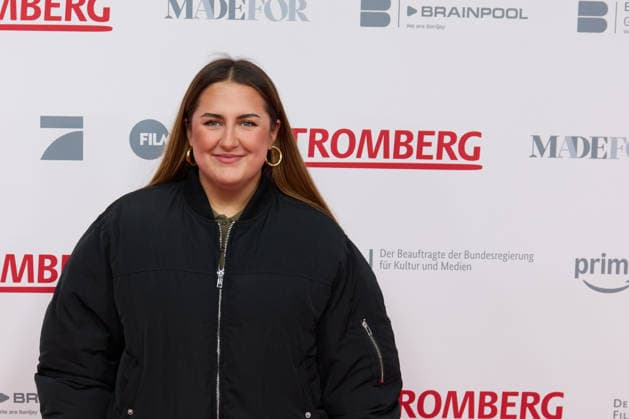 Sandra Safiulov selfisandra Cinema premiere of Stromberg Wieder Alles Wie Immer at the Zoo Palast in Berlin on 01 12 2025 Premiere Stromberg Wieder Alles Wie Immer