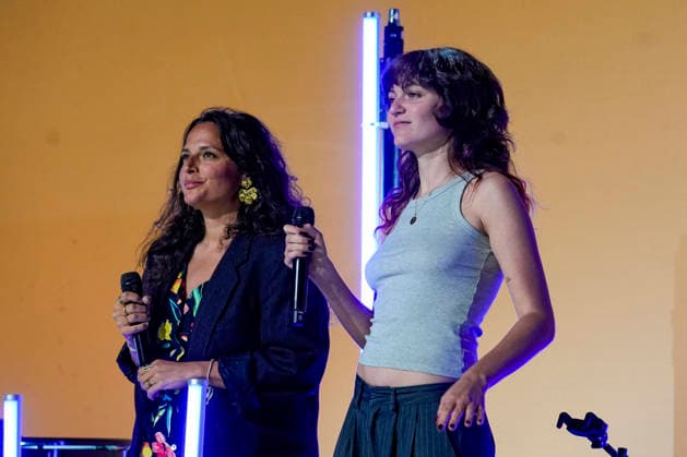 PEOPLE: Gala Fondation Recherche Alzheimer - Lyon - 02 12 2025 Anna et Billie Chedid chantent lors du Gala 2025 de la Fondation Recherche Alzheimer Ã Lyon le 01 12 2025. Photo Sandrine Thesillat PsNewZ  Copyright: xSandrinexTHESILLATx