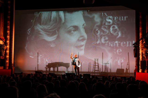 PEOPLE: Gala Fondation Recherche Alzheimer - Lyon - 02 12 2025 Louis Chedid rÃ cite un poeme de sa maman lors du Gala 2025 de la Fondation Recherche Alzheimer Ã Lyon le 01 12 2025. Photo Sandrine Thesillat PsNewZ  Copyright: xSandrinexTHESILLATx