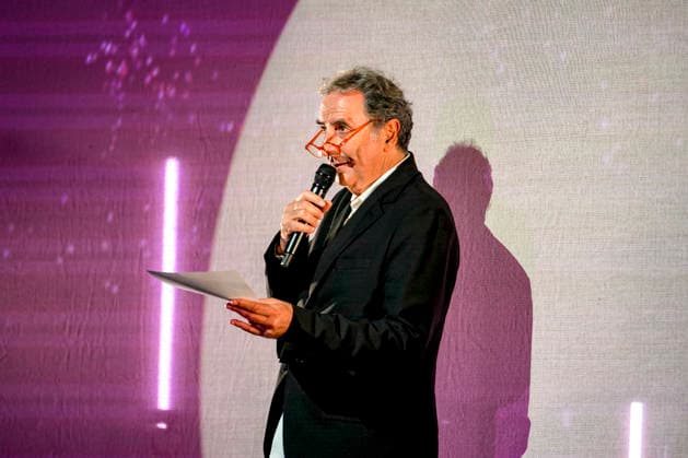 PEOPLE: Gala Fondation Recherche Alzheimer - Lyon - 02 12 2025 Francois Morel chante et rÃ cite un poeme sur la scene du Gala 2025 de la Fondation Recherche Alzheimer Ã Lyon le 01 12 2025. Photo Sandrine Thesillat PsNewZ  Copyright: xSandrinexTHESILLATx