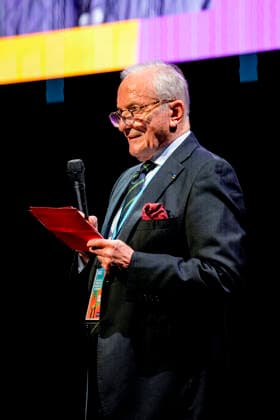 PEOPLE: Gala Fondation Recherche Alzheimer - Lyon - 02 12 2025 GÃ rard Herrbach prÃ sente les statistiques de la maladie lors du Gala 2025 de la Fondation Recherche Alzheimer Ã Lyon le 01 12 2025. Photo Sandrine Thesillat PsNewZ  Copyright: xSandrinexTHESILLATx