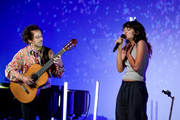 PEOPLE: Gala Fondation Recherche Alzheimer - Lyon - 02 12 2025 Thibaul Chauvin, Billie Chedid et Louis Chedid sur la scene du Gala 2025 de la Fondation Recherche Alzheimer Ã Lyon le 01 12 2025. Photo Sandrine Thesillat PsNewZ  Copyright: xSandrinexTHESILLATx