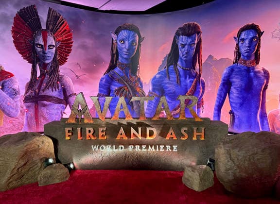 ˜Avatar Fire and Ash™ World Premiere Atmosphere arriving to the world premiere of Avatar Fire and Ash at the Dolby Theatre on December 1, 2025 in Hollywood, Ca. Hollywood Dolby Theatre California USA Copyright: xLisaxOConnor xAFF-USA.COMx