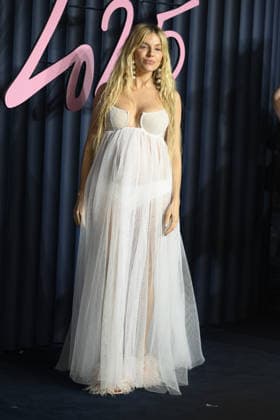 Celebrities attending the Fashion Awards 2025 at the Royal Albert Hall, London Featuring: Sienna Miller Where: London, United Kingdom When: 01 Dec 2025 Credit: Cover Images **NOT AVAILABLE FOR HELLO MAGAZINE** EDITORIAL USE ONLY. NOT FOR USE BY NEWSPAPERS BASED IN THE UK. Copyright: xx coverimg55306056