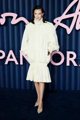 British Fashion Awards Gala Nigth - Red carpet LONDON, UK - DECEMBER 01: Alexa Chung poses at the photocall of British Fashion Awards held at Royal Albert Hall, on December 01st 2025 in London, Great Britain. Photo Marco Piovanotto Abacapress.com  Copyright: xPiovanottoxMarco ABACAx
