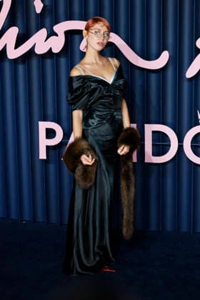 British Fashion Awards Gala Nigth - Red carpet LONDON, UK - DECEMBER 01: Iris Law poses at the photocall of British Fashion Awards held at Royal Albert Hall, on December 01st 2025 in London, Great Britain. Photo Marco Piovanotto Abacapress.com  Copyright: xPiovanottoxMarco ABACAx