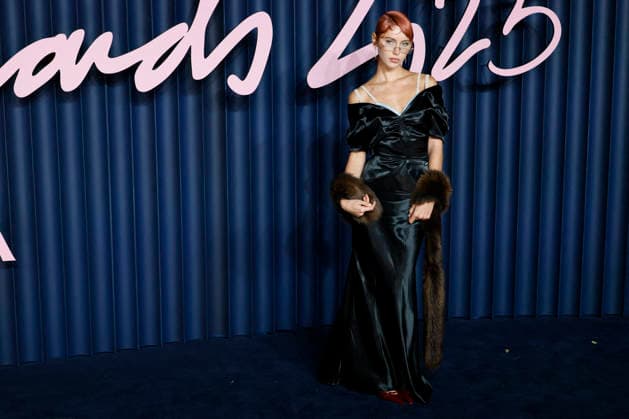 British Fashion Awards Gala Nigth - Red carpet LONDON, UK - DECEMBER 01: Iris Law poses at the photocall of British Fashion Awards held at Royal Albert Hall, on December 01st 2025 in London, Great Britain. Photo Marco Piovanotto Abacapress.com  Copyright: xPiovanottoxMarco ABACAx