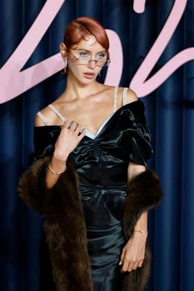 British Fashion Awards Gala Nigth - Red carpet LONDON, UK - DECEMBER 01: Iris Law poses at the photocall of British Fashion Awards held at Royal Albert Hall, on December 01st 2025 in London, Great Britain. Photo Marco Piovanotto Abacapress.com  Copyright: xPiovanottoxMarco ABACAx