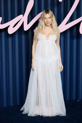 British Fashion Awards Gala Nigth - Red carpet LONDON, UK - DECEMBER 01: Sienna Miller poses at the photocall of British Fashion Awards held at Royal Albert Hall, on December 01st 2025 in London, Great Britain. Photo Marco Piovanotto Abacapress.com  Copyright: xPiovanottoxMarco ABACAx