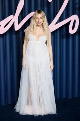 British Fashion Awards Gala Nigth - Red carpet LONDON, UK - DECEMBER 01: Sienna Miller poses at the photocall of British Fashion Awards held at Royal Albert Hall, on December 01st 2025 in London, Great Britain. Photo Marco Piovanotto Abacapress.com  Copyright: xPiovanottoxMarco ABACAx
