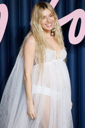British Fashion Awards Gala Nigth - Red carpet LONDON, UK - DECEMBER 01: Sienna Miller poses at the photocall of British Fashion Awards held at Royal Albert Hall, on December 01st 2025 in London, Great Britain. Photo Marco Piovanotto Abacapress.com  Copyright: xPiovanottoxMarco ABACAx