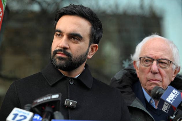 December 1, 2025, New York, New York, USA: December 1, 2025 - New York, NY, USA - Mayor-Elect Zohran Mamdani (beard) and Senator Bernie Sanders (white hair and glasses) come out to support the Starbucks workers and baristas who protest to unionize their labor for fair wages and work guidelines. (Photo: Andrea RENAULT Zuma Press) New York USA - ZUMAg115 20251201_faf_g115_036 Copyright: xAndreaxRenaultx