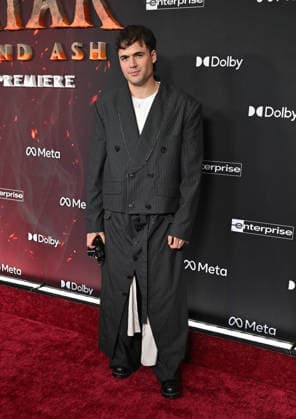 ˜Avatar Fire and Ash™ World Premiere Jamie Flatters arriving to the world premiere of Avatar Fire and Ash at the Dolby Theatre on December 1, 2025 in Hollywood, Ca. Hollywood Dolby Theatre California USA Copyright: xLisaxOConnor xAFF-USA.COMx