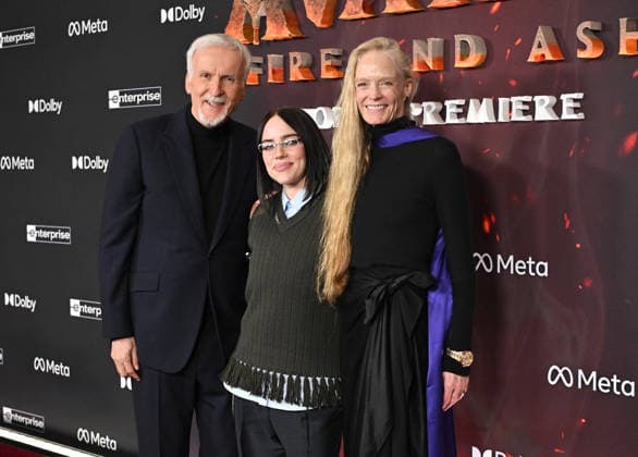 ˜Avatar Fire and Ash™ World Premiere James Cameron, Billie Eilish and Suzy Amis arriving to the world premiere of Avatar Fire and Ash at the Dolby Theatre on December 1, 2025 in Hollywood, Ca. Hollywood Dolby Theatre California USA Copyright: xLisaxOConnor xAFF-USA.COMx
