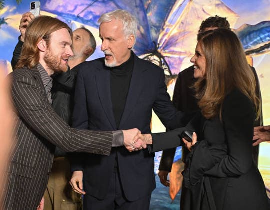 ˜Avatar Fire and Ash™ World Premiere Finneas O Connell, James Cameron and Maria Shriver arriving to the world premiere of Avatar Fire and Ash at the Dolby Theatre on December 1, 2025 in Hollywood, Ca. Hollywood Dolby Theatre California USA Copyright: xLISAxOConnor xAFF-USA.COMx