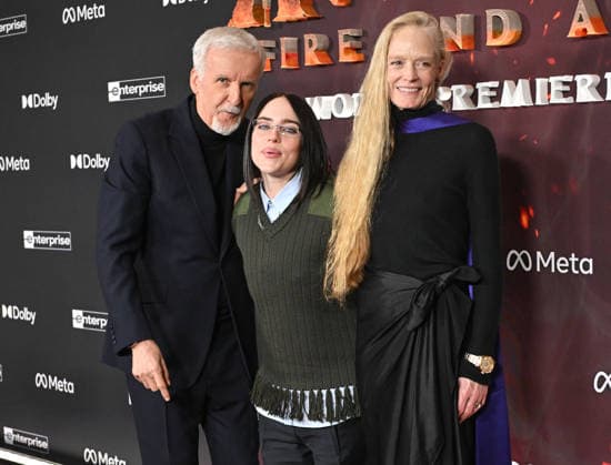 ˜Avatar Fire and Ash™ World Premiere James Cameron, Billie Eilish and Suzy Amis arriving to the world premiere of Avatar Fire and Ash at the Dolby Theatre on December 1, 2025 in Hollywood, Ca. Hollywood Dolby Theatre California USA Copyright: xLISAxOConnor xAFF-USA.COMx