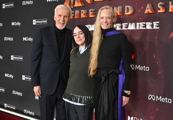 ˜Avatar Fire and Ash™ World Premiere James Cameron, Billie Eilish and Suzy Amis arriving to the world premiere of Avatar Fire and Ash at the Dolby Theatre on December 1, 2025 in Hollywood, Ca. Hollywood Dolby Theatre California USA Copyright: xLISAxOConnor xAFF-USA.COMx