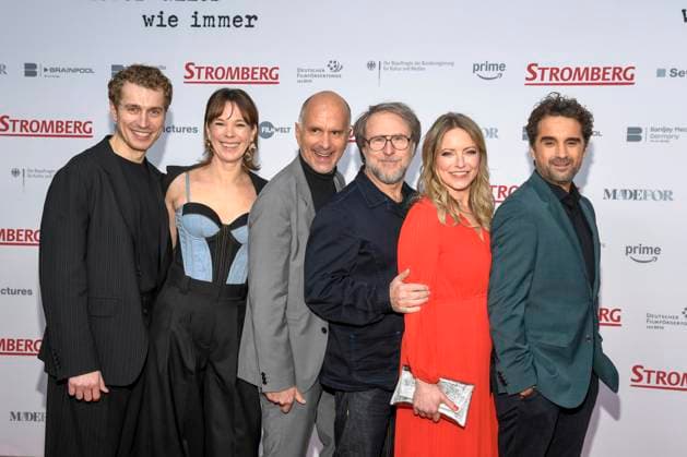 ABBberlin: Christoph Maria Herbst, Milena Dreißig, Bjarne Mädel, Diana Staehly und Oliver Wnuk Schauspieler auf dem roten Teppich bei der Weltpremiere des Kino Films STROMBERG WIEDER ALLES WIE IMMER im Zoo Palast Berlin am 01.12.2025 Berlin Deutschland