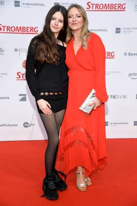 ABBberlin: Mila Wolter und Diana Staehly Schauspielerinen auf dem roten Teppich bei der Weltpremiere des Kino Films STROMBERG WIEDER ALLES WIE IMMER im Zoo Palast Berlin am 01.12.2025 Berlin Deutschland