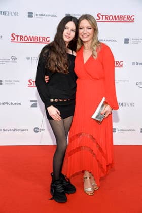 ABBberlin: Mila Wolter und Diana Staehly Schauspielerinen auf dem roten Teppich bei der Weltpremiere des Kino Films STROMBERG WIEDER ALLES WIE IMMER im Zoo Palast Berlin am 01.12.2025 Berlin Deutschland