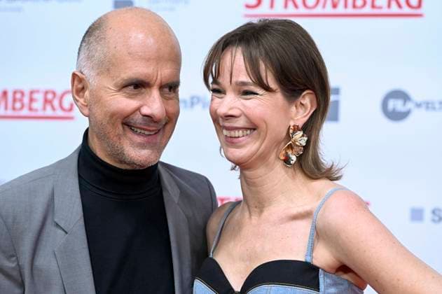 ABBberlin: Christoph Maria Herbst und Milena Dreißig Dreossig Schauspieler auf dem roten Teppich bei der Weltpremiere des Kino Films STROMBERG WIEDER ALLES WIE IMMER im Zoo Palast Berlin am 01.12.2025 Berlin Deutschland