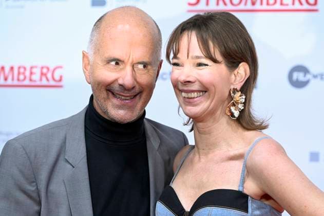 ABBberlin: Christoph Maria Herbst und Milena Dreißig Dreossig Schauspieler auf dem roten Teppich bei der Weltpremiere des Kino Films STROMBERG WIEDER ALLES WIE IMMER im Zoo Palast Berlin am 01.12.2025 Berlin Deutschland