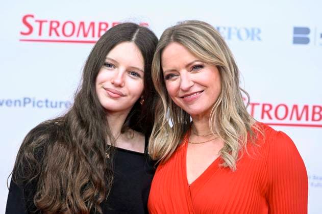 ABBberlin: Mila Wolter und Diana Staehly Schauspielerinen auf dem roten Teppich bei der Weltpremiere des Kino Films STROMBERG WIEDER ALLES WIE IMMER im Zoo Palast Berlin am 01.12.2025 Berlin Deutschland