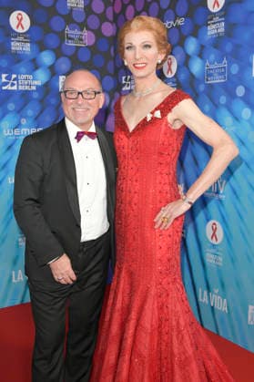 Dennis Schönwetter und Megy B Marc Rudolf bei der Künstler gegen Aids Gala 2025 im Stage Theater des Westens. Berlin, 01.12.2025 Foto:xM.xBehrensx xFuturexImagex aidsgala_5226