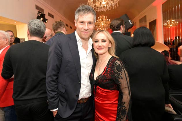 Katharine Mehrling mit Ehemann Tilmar Kuhn bei der Künstler gegen Aids Gala 2025 im Stage Theater des Westens. Berlin, 01.12.2025 Foto:xM.xBehrensx xFuturexImagex aidsgala_5237