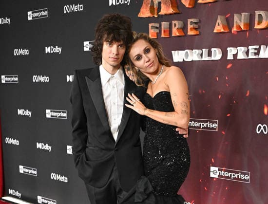 ˜Avatar Fire and Ash™ World Premiere Miley Cyrus and Maxx Morando arriving to the world premiere of Avatar Fire and Ash at the Dolby Theatre on December 1, 2025 in Hollywood, Ca. Hollywood Dolby Theatre California USA Copyright: xLISAxOConnor xAFF-USA.COMx