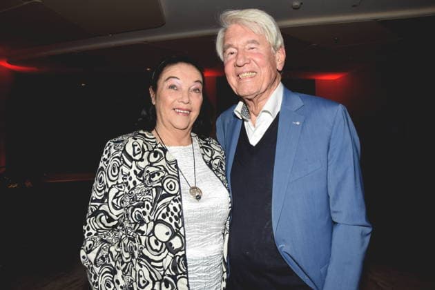Sylvia Prof Dr Wolf Dieter Ring BLM Praesident a D Muenchen 01 12 2025 Hotel Vierjahreszeiten Kempinski Buch Vorstellung von Fritz Egner Moderator Mein Leben Zwischen Rhythm und Blues in Muenchen Foto Muenchen