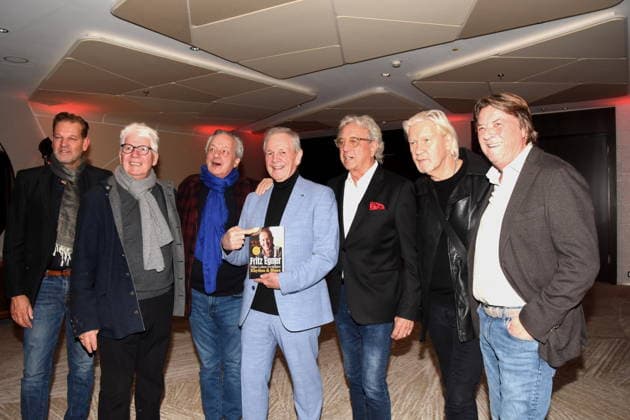 Kai Boecking Presenter Thomas M Stein Music Manager Franz Prinz von Auersberg Fritz Egner Presenter Author Bernie Paul Saenger Musician Johnny Logan Saenger Georg Dingler Gong GF a D Muenchen 01 12 2025 Hotel Vierjahreszeiten Kempinski Book Presentation of Fritz Egner Presenter My Life Between Rhythm and Blues in Muenchen Photo Muenchen