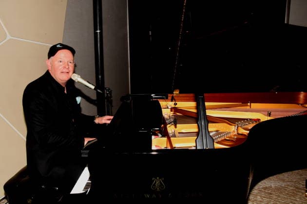 Charlie Glass Pianist Saenger Muenchen 01 12 2025 Hotel Vierjahreszeiten Kempinski Book Presentation by Fritz Egner Presenter My Life Between Rhythm and Blues in Munich Photo Muenchen