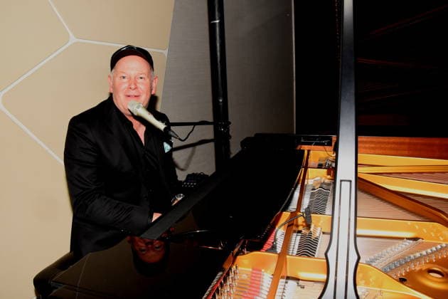 Charlie Glass Pianist Saenger Muenchen 01 12 2025 Hotel Vierjahreszeiten Kempinski Book Presentation by Fritz Egner Presenter My Life Between Rhythm and Blues in Munich Photo Muenchen