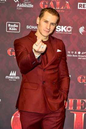 ABBkoeln Lukas Sauer Actor on the red carpet at the Charity Aids Gala in the Musical Dome Cologne on 01 12 2025 NRW Germany