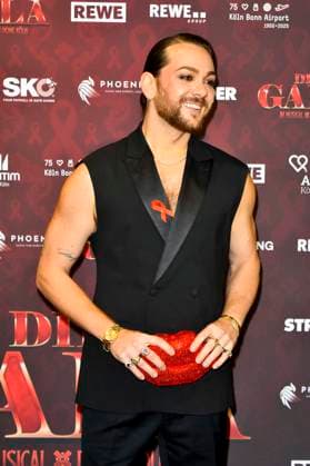 ABBkoeln Riccardo Simonetti presenter and author as a guest on the red carpet at the Charity Aids Gala in the Musical Dome Cologne on 01 12 2025 NRW Germany