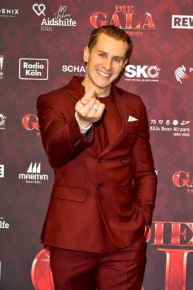 ABBkoeln Lukas Sauer Actor on the red carpet at the Charity Aids Gala in the Musical Dome Cologne on 01 12 2025 NRW Germany
