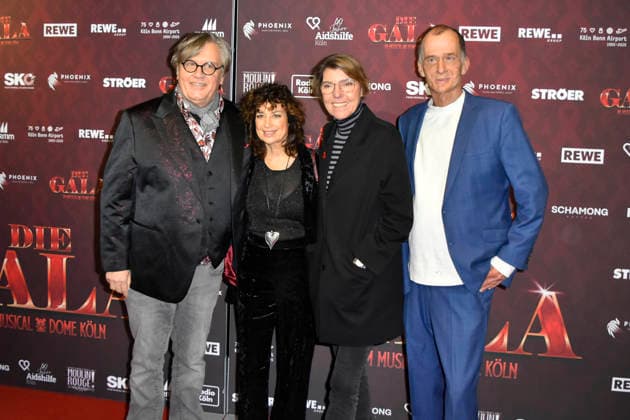 ABBkoeln Hans Peter Wilhelm Hape Kerkeling , Isabel Varell, Bettina Maria Böttinger, Georg Uecker as guests on the red carpet at the Charity Aids Gala in the Musical Dome Cologne on 01 12 2025 NRW Germany