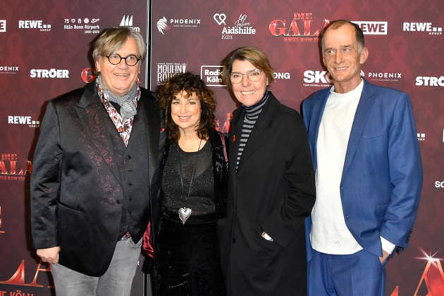 ABBkoeln Hans Peter Wilhelm Hape Kerkeling , Isabel Varell, Bettina Maria Böttinger, Georg Uecker as guests on the red carpet at the Charity Aids Gala in the Musical Dome Cologne on 01 12 2025 NRW Germany
