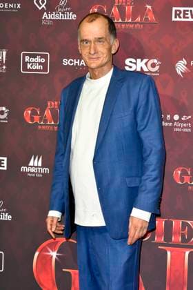 ABBkoeln Georg Uecker Actor on the red carpet at the Charity Aids Gala in the Musical Dome Cologne on 01 12 2025 NRW Germany