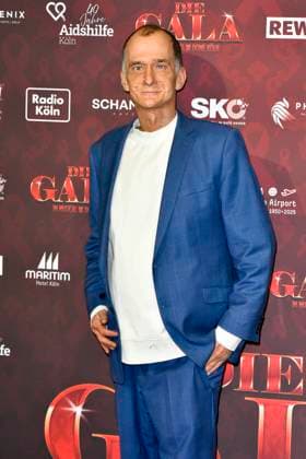 ABBkoeln Georg Uecker Actor on the red carpet at the Charity Aids Gala in the Musical Dome Cologne on 01 12 2025 NRW Germany