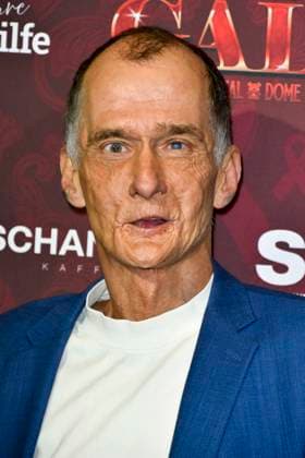 ABBkoeln Georg Uecker Actor on the red carpet at the Charity Aids Gala in the Musical Dome Cologne on 01 12 2025 NRW Germany