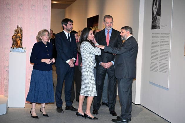 The King and Queen inaugurate the exhibition on Queen Victoria Eugenia The Minister of Culture, Ernest Urtasun, King Felipe and Queen Letizia during the inauguration of the exhibition on Queen Victoria Eugenia, in the Galleries of the Royal Collections, in the Royal Palace, on December 2, 2025, in Madrid Spain KINGS EXHIBITION VICTORIA EUGENIA José Madrid Madrid Madrid Spain  Copyright: xJosÃ xOlivax 7141974
