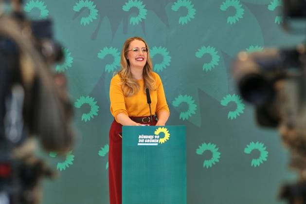 News Bilder des Tages Berlin, Deutschland, 02.12.2025: Deutscher Bundestag: Grünen-Fraktionssitzung: Katharina Dröge, Grüne, gibt ein Statement *** Berlin, Germany, 02 12 2025 German Bundestag Green parliamentary group meeting Katharina Dröge, Greens, gives a statement Copyright: xdtsxNachrichtenagenturx dts_96492