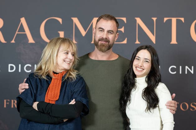 Fragmentos - Photocall in Madrid, Spain - 02 Dec 2025 Actress Emma Suárez (L), director Horacio Alcalá (C) and actress Asia Ortega (R) attend the Fragmentos photocall at Cines Renoir Princesa. Madrid Spain Copyright: xAtilanoxGarciax xSOPAxImagesx photo02051