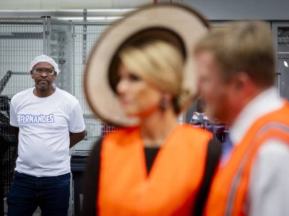 PARAMARIBO - King Willem-Alexander and Queen Maxima are given a tour of the Fernandes family business s bottling plant, where Suriname s most famous drink is bottled. The royal couple was on a three-day state visit to Suriname. ANP REMKO DE WAAL netherlands out - belgium out  Copyright: xx x543692700x originalFilename: 543692700.jpg