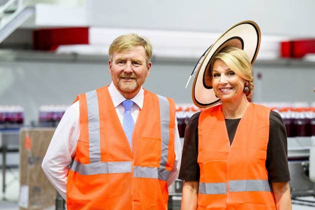 Paramaribo, The Netherlands, 2025-12-02 14:13:59 PARAMARIBO, December 2, 2025, Fernandes. King Willem-Alexander and Queen Maxima are paying a state visit to the Republic of Suriname at the invitation of President Jennifer Geerlings-Simons. At the Fernandes family business s bottling plant, King Willem-Alexander and Queen Maxima will be given a tour of the modern facility, where they will be given an explanation of the bottling process for Suriname s most famous drink. PHOTO: NLBeeld Patrick van Emst Credit: NL Beeld Patrick van Emst  Copyright: xx x